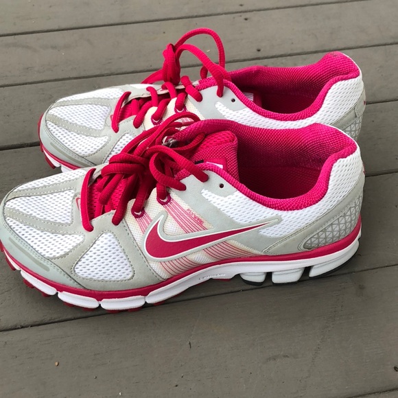 Nike sneakers only worn twice - Picture 3 of 6